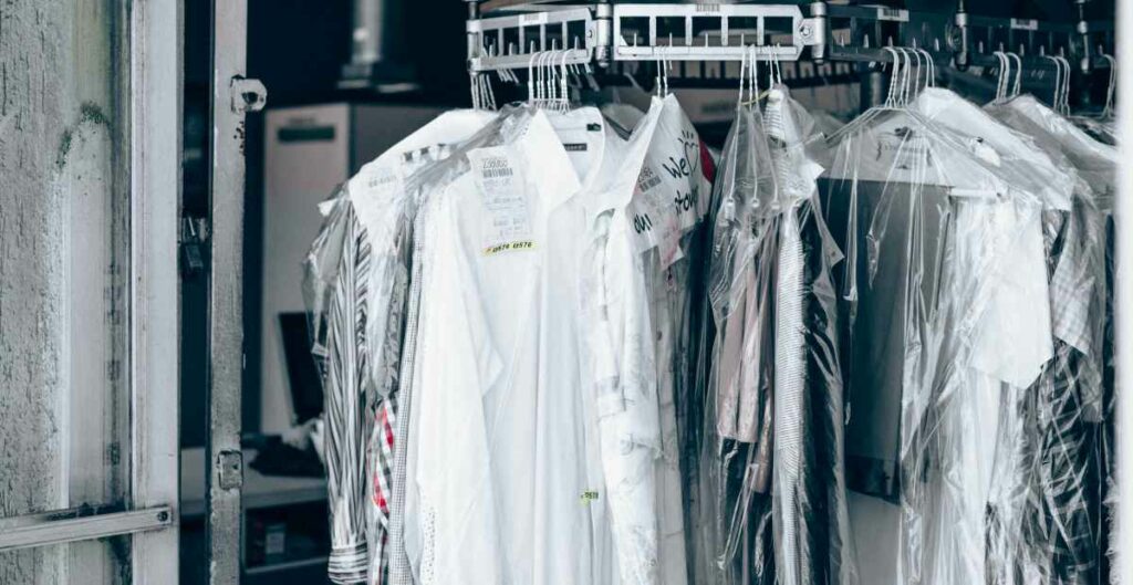 Perbedaan Laundry Dry Cleaning dan Pressing - Mengenal Lebih Dalam Proses Cuci Kering dan Pressing